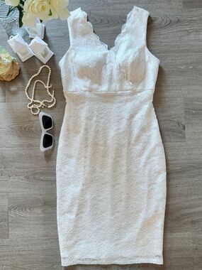 White Lace Sheath Dress - Women's Elegant Sleeveless Dress